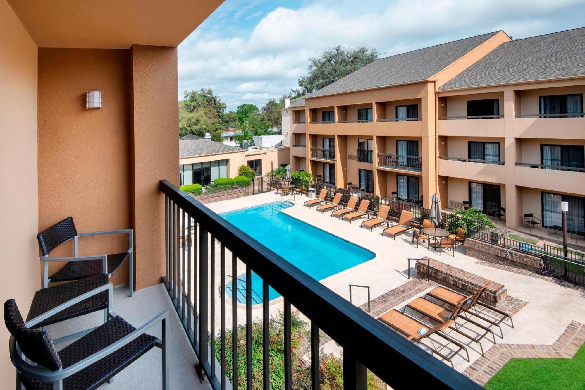 Courtyard By Marriott Savannah Midtown Esterno foto